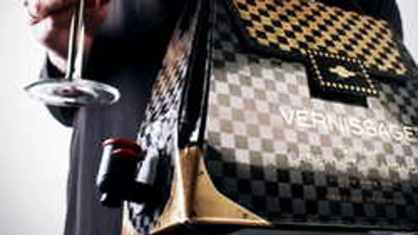 Íme a női italozók divatos társa: a szesztáska!