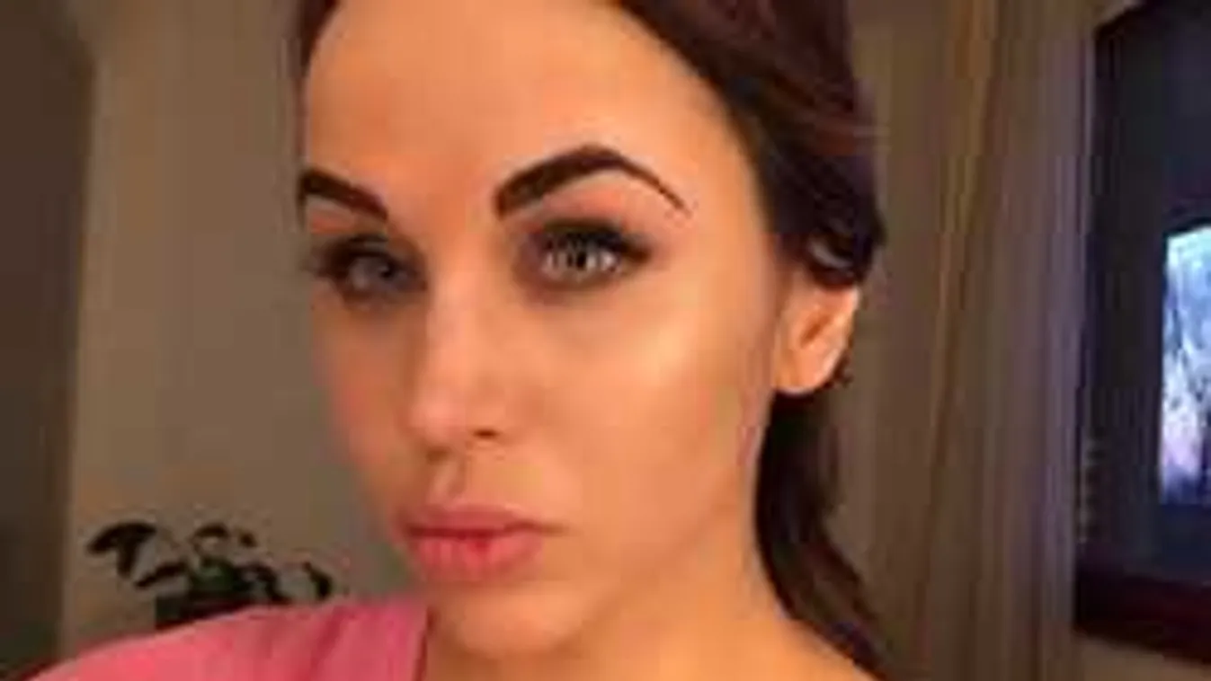 Hűha, nem hiszed el, milyen tetkót kapott a szexi magyar celeb