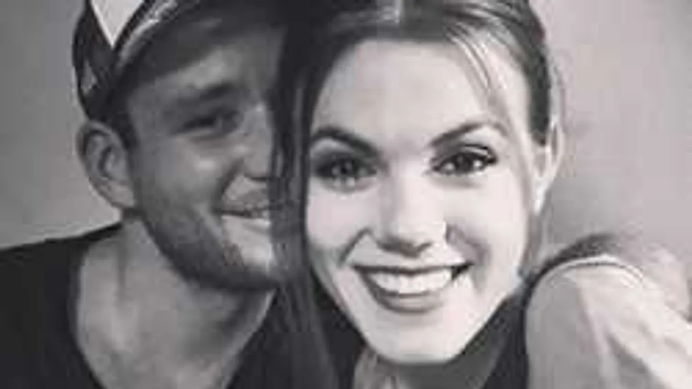 Titokban, az ágyban fotózta le Csobot Adélt Istenes Bence - fotó