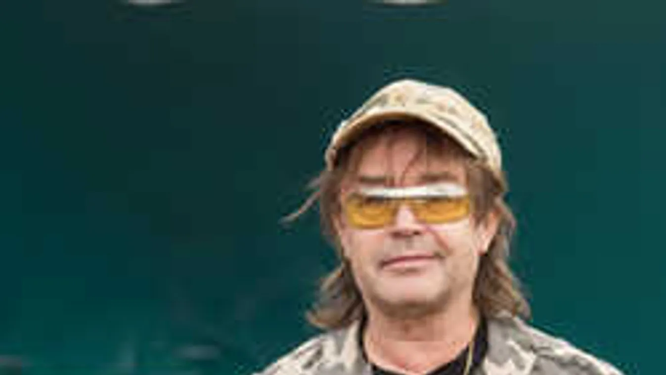 Szikora Róbert megmentené kizsákmányolt mentoráljait