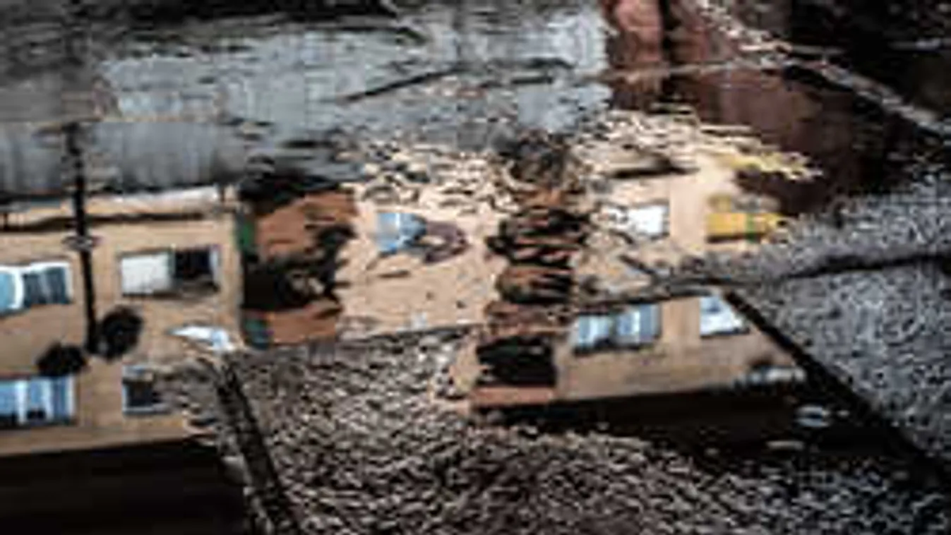 Ma ideér a brutális lehűlés: viharos eső mossa el a hétvégét