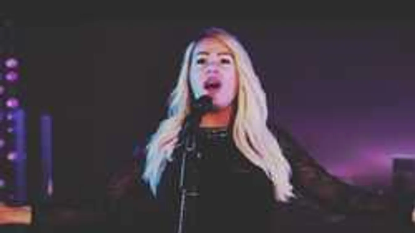 Egy szál fehérneműben mutatta meg bájait az egykori megasztáros