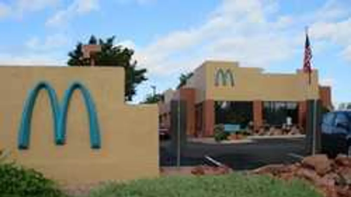 Ezen a McDonalds emblémán ámul a világ, nincs belőle még egy - fotó