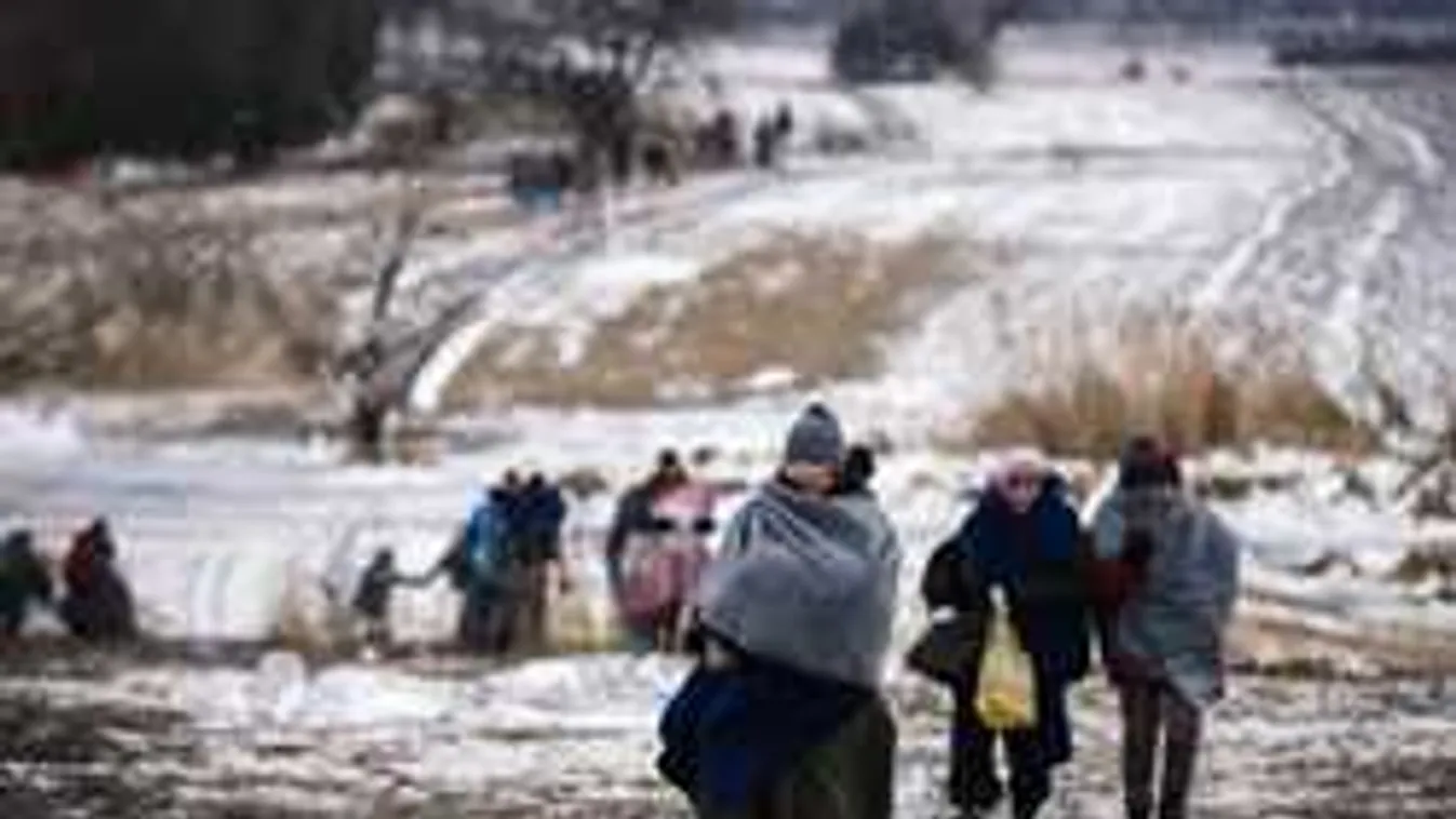 Konténerekben helyezik el a migránsokat