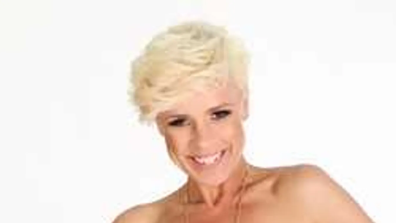 41 évesen vállalt fehérneműs fotózást az Édes Élet bombázója