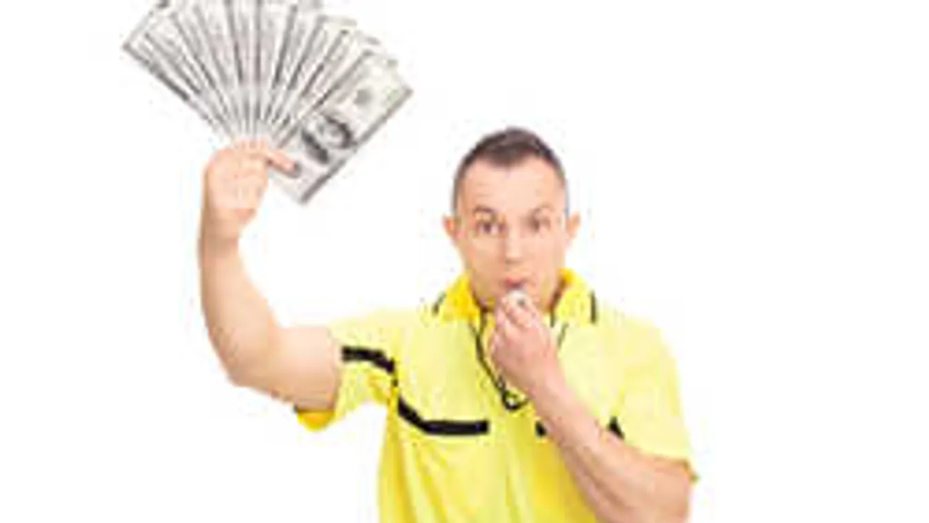 Milliós fizetésért fújnak az NB I-es focibírók