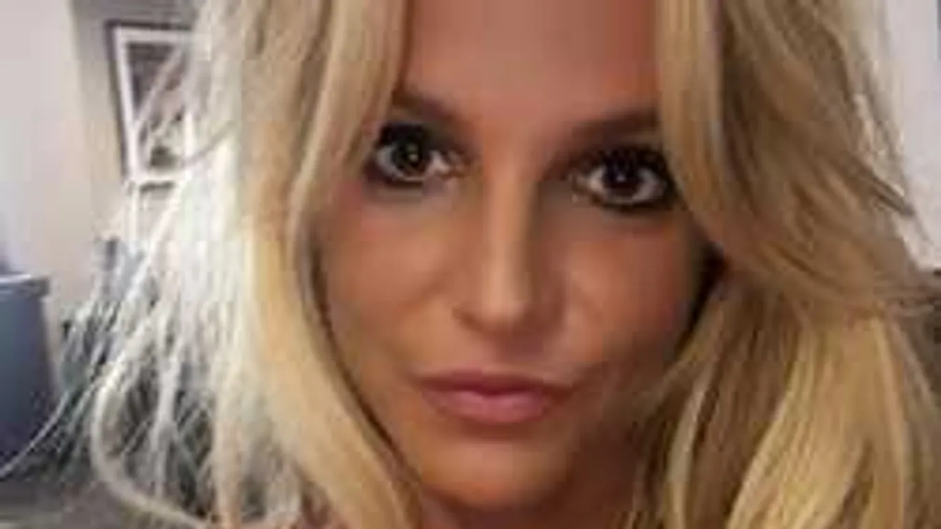Álló mellbimbókkal fürdőzött Britney Spears! Bombaformában van