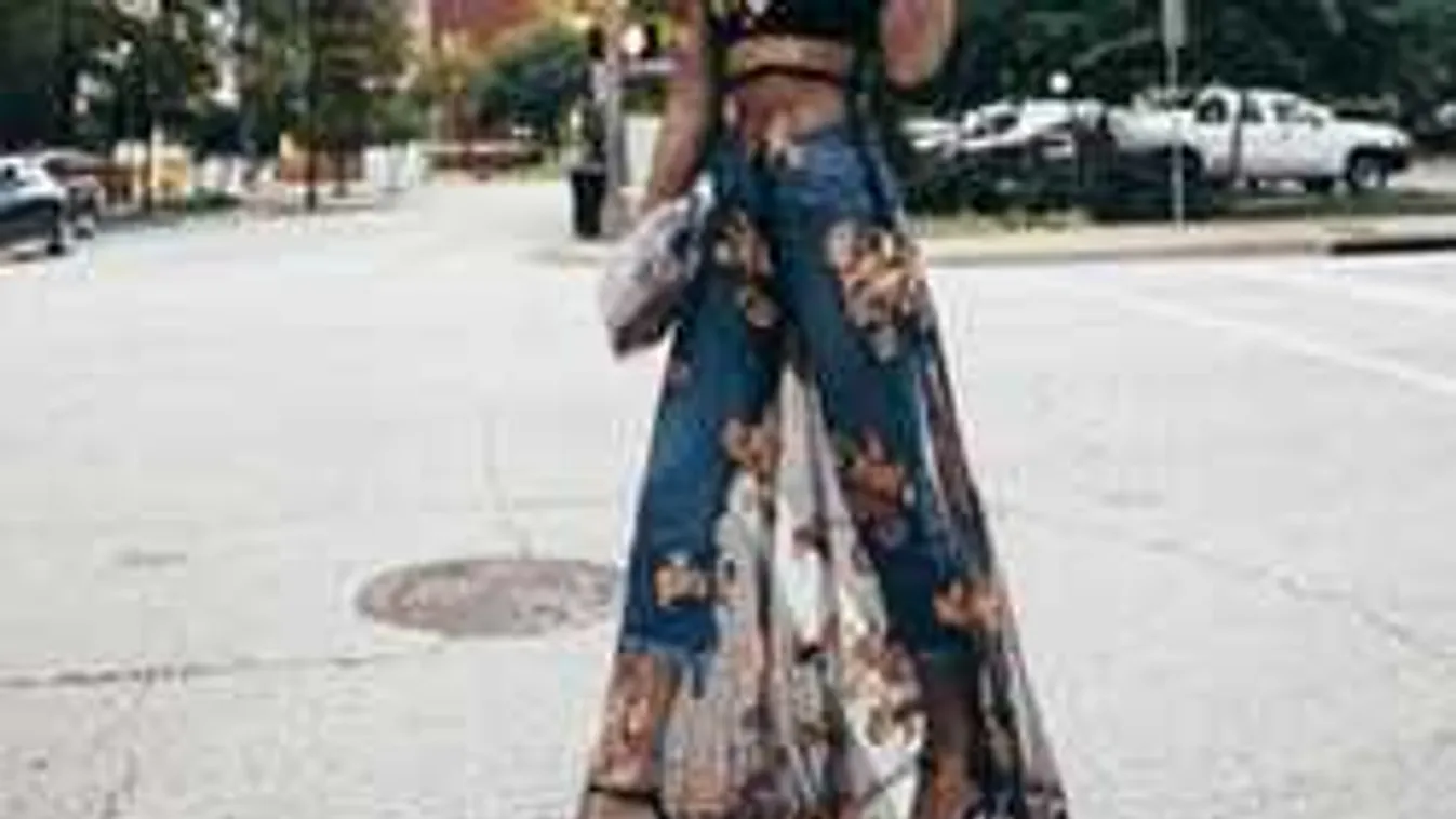 Ez már téboly: ilyen átlátszó szoknyákban flangálnak idén a nők