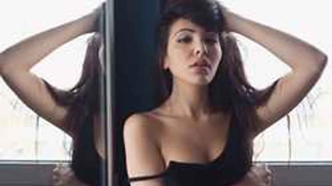 Csodás szépséggel jött össze Valentino Rossi