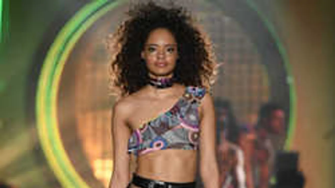 Bikini és forrónadrág: Eszméletlen szexi lesz 2017 stranddivatja!