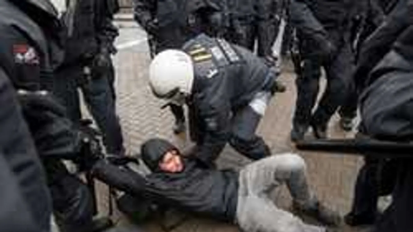 Politikai háborúba süllyed Németország