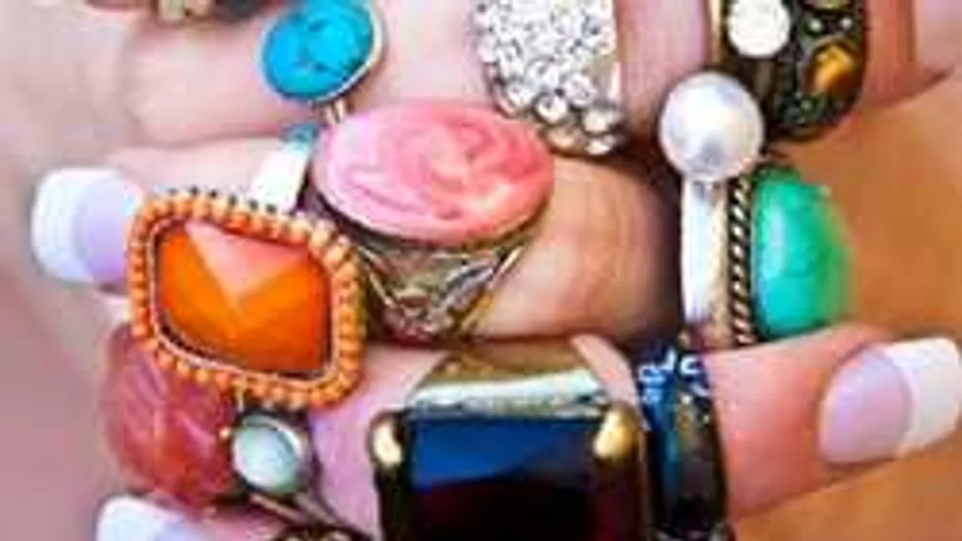 Hatalmas ékszerek csillognak tavasszal a nőkön