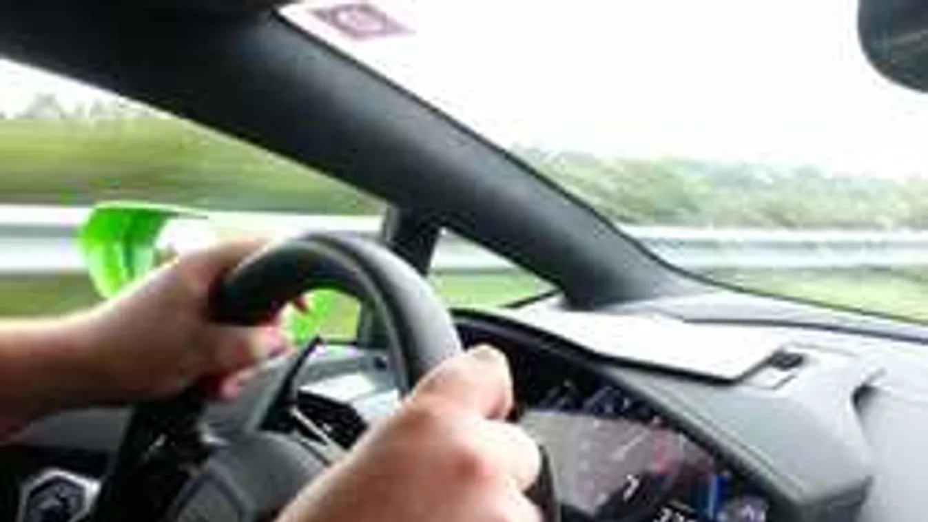 Döbbenetes, hogy mit kapott a 300-zal száguldozó lamborghinis