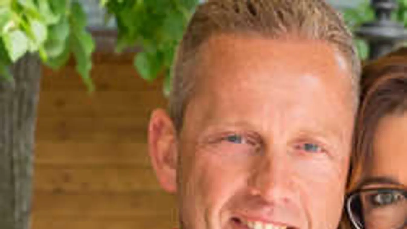 Sosem látott fotó került elő Schobert Norbiról a múltból