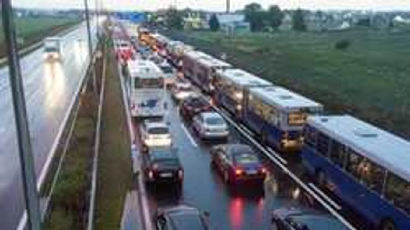 Torlódás az osztrák határnál! Aki teheti, ne induljon el