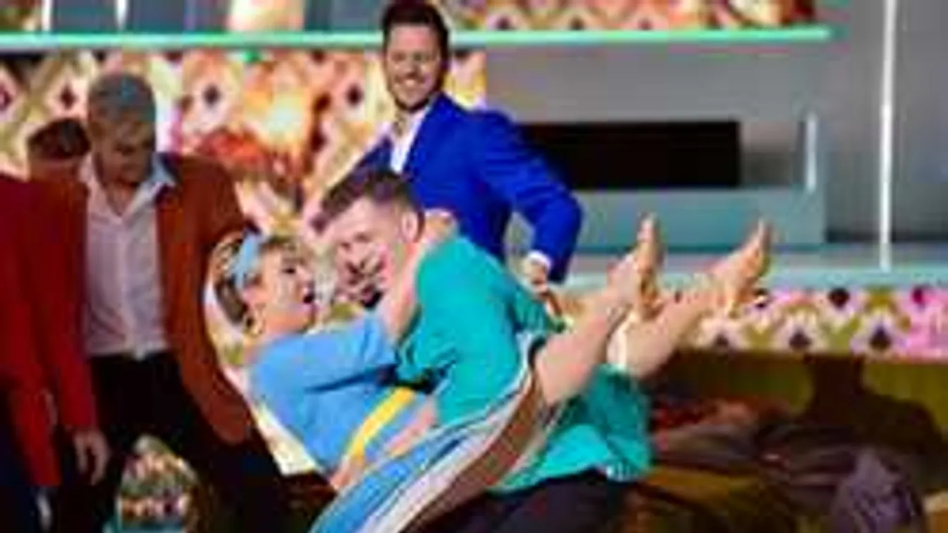 Hoppá! Ábel Anita bugyit villantott a színpadon!