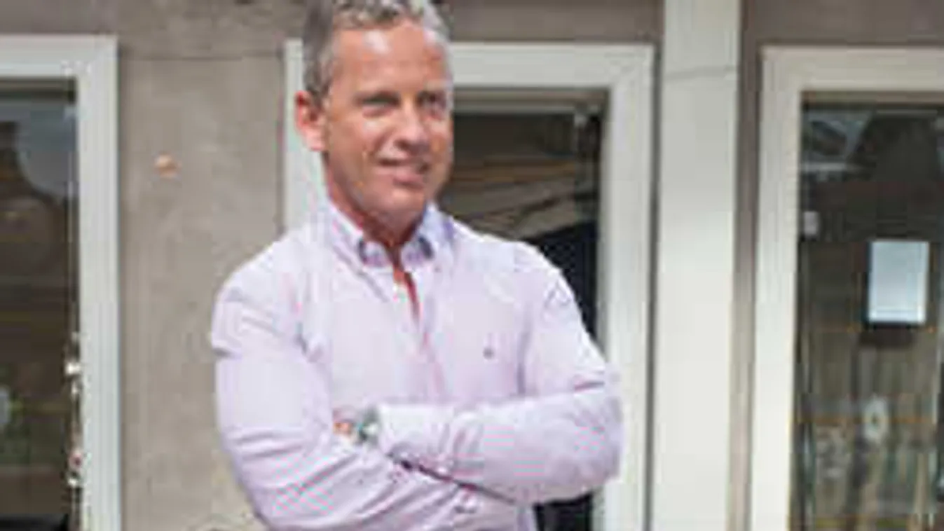 Schobert Norbi kitálalt. A nászéjszakán sem elég igyekezni.