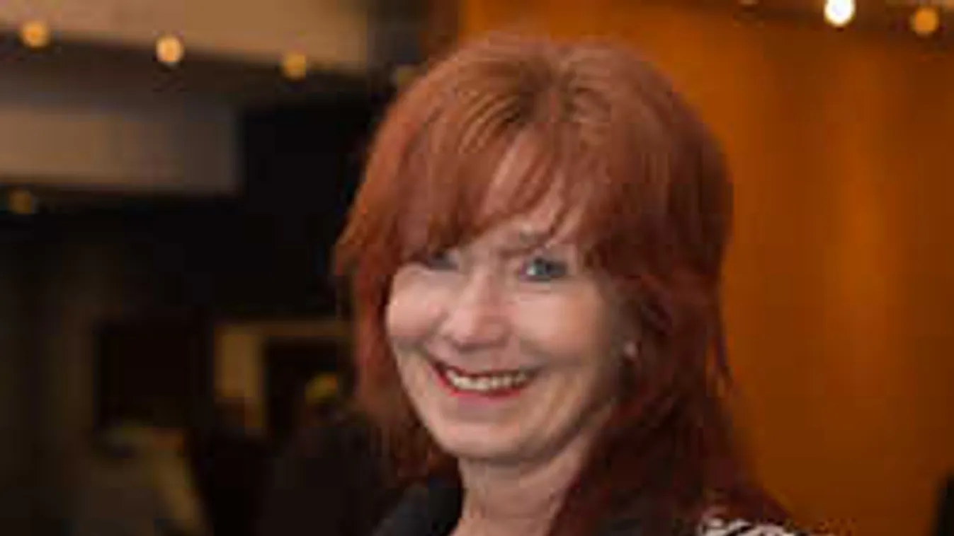 Fogsort ajándékozott a hajléktalannak a híres színésznő