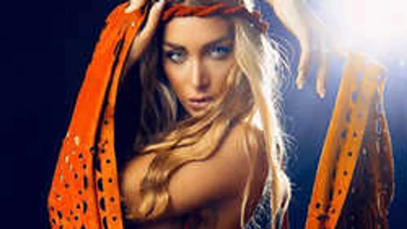 Egy szál bugyiban terpeszt Cristiano Ronaldo exe