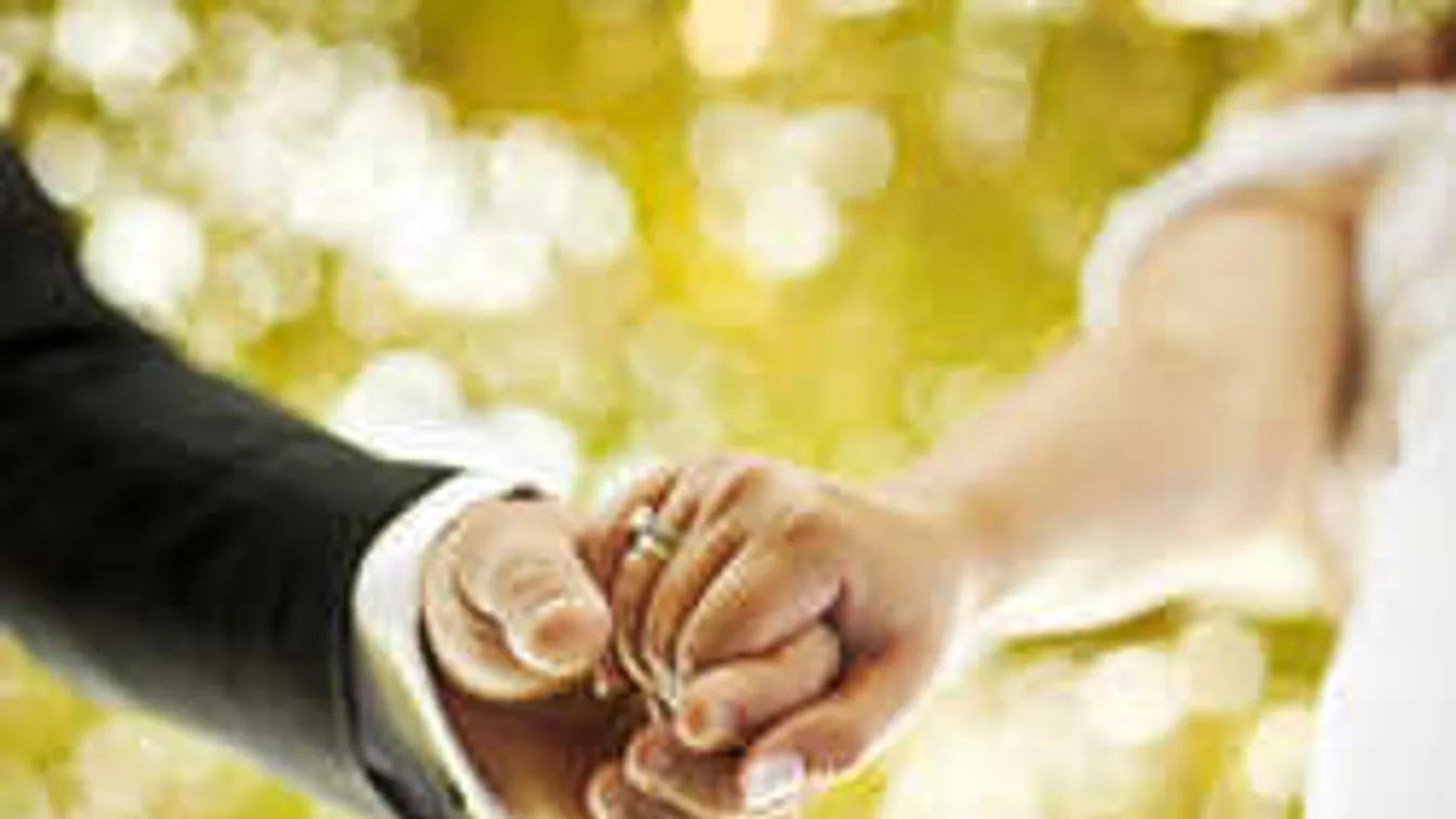 Váratlan bejelentés - az év magyar sztáresküvője jön