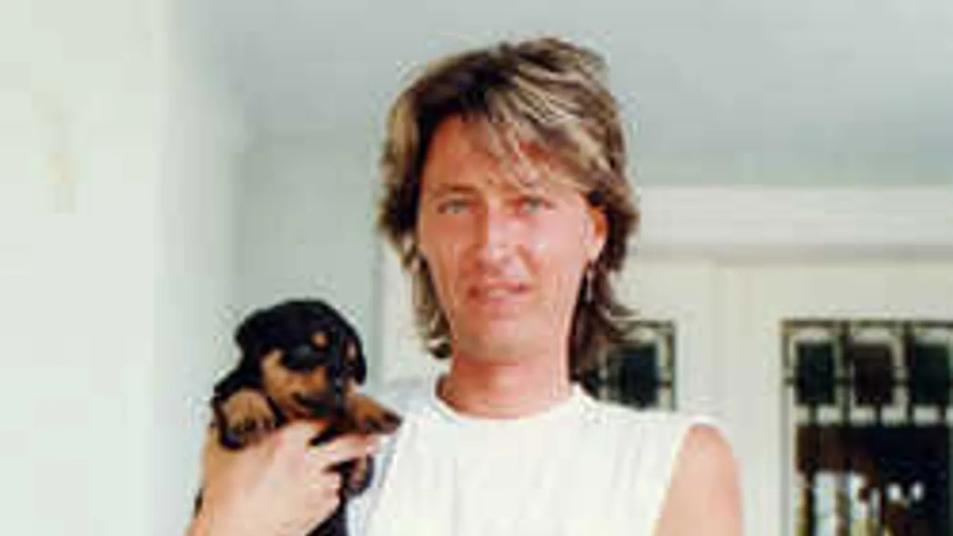 Meglepő fotó került elő a 9 éve elhunyt Flipper Öcsiről