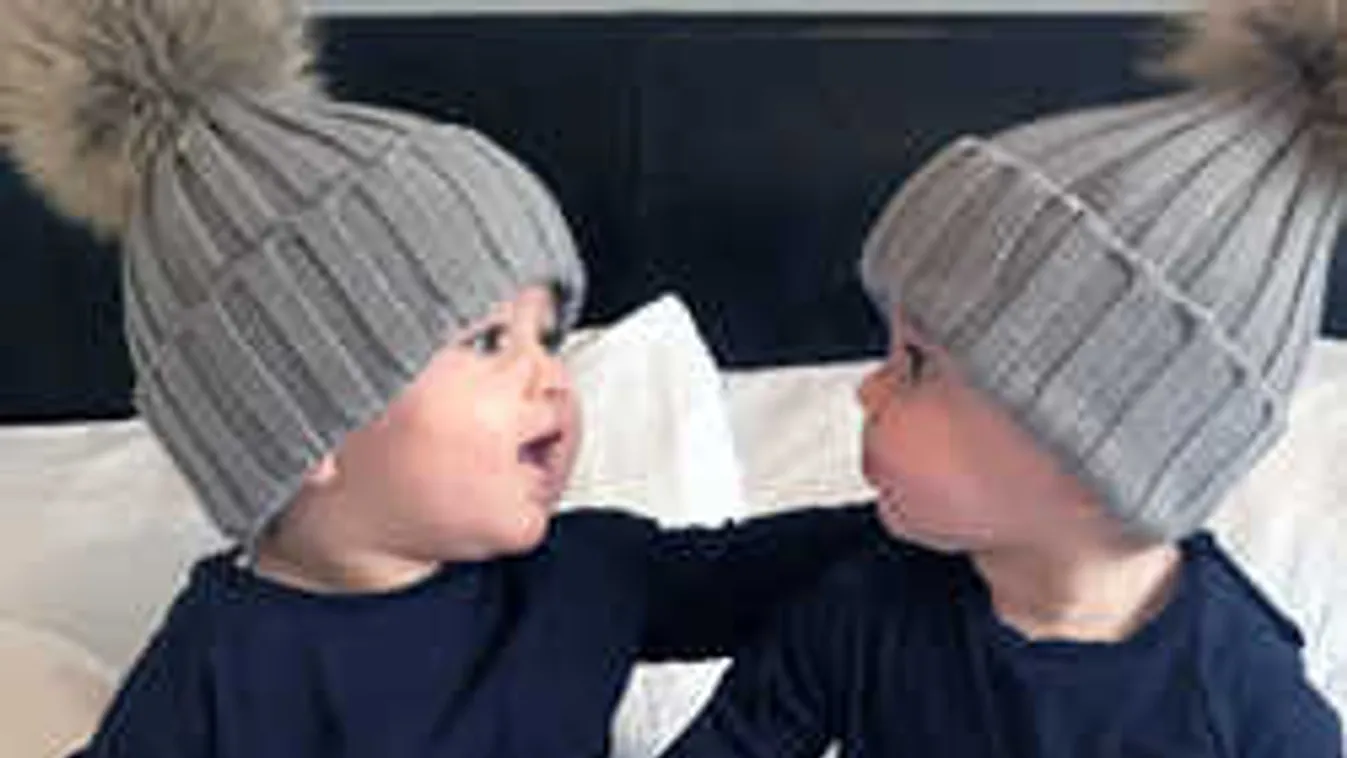 Anyaméhben műtötték meg az ikreket