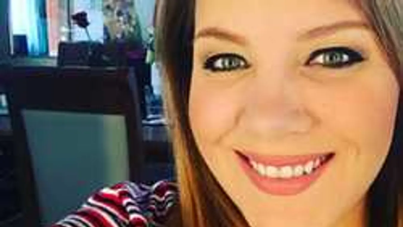 Tóth Vera és Gabi egy kis szőrössel kíván kellemes húsvétot mindenkinek