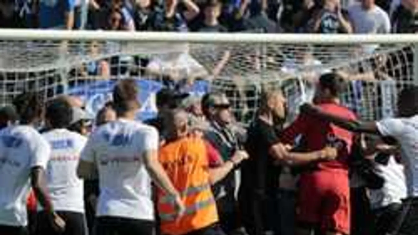 Vérfagyasztó, pályán támadtak a sztárfocistákra