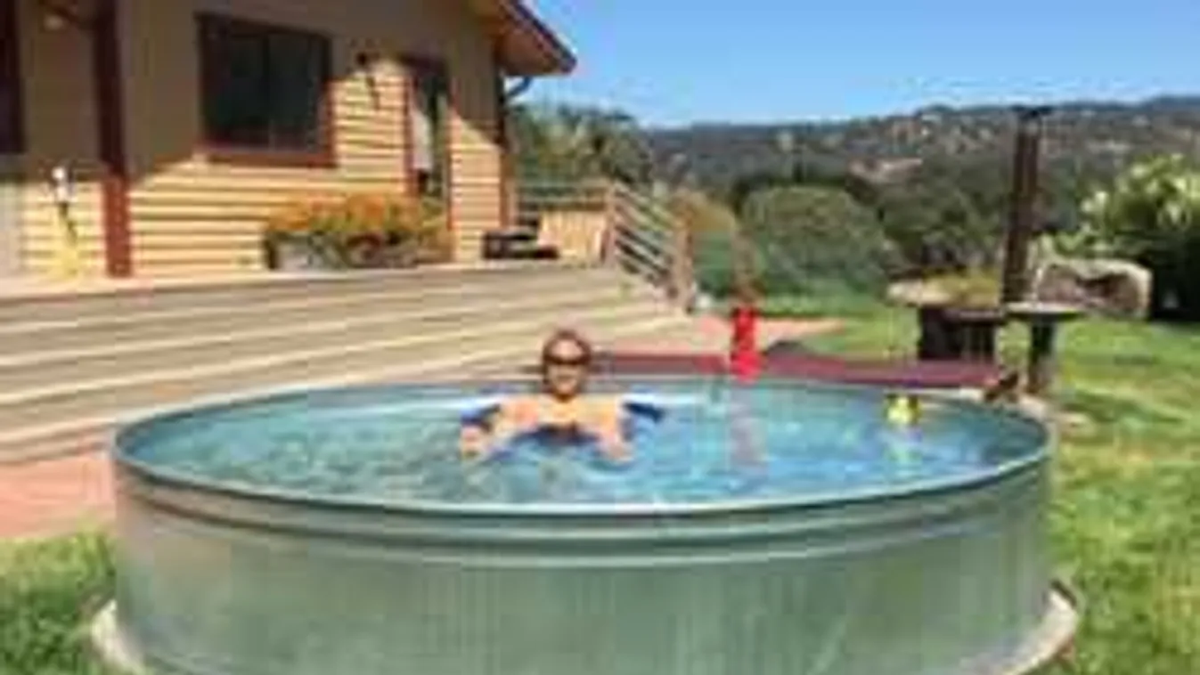 A műanyag kerti medencék kora lejárt, ez lesz most az új divat