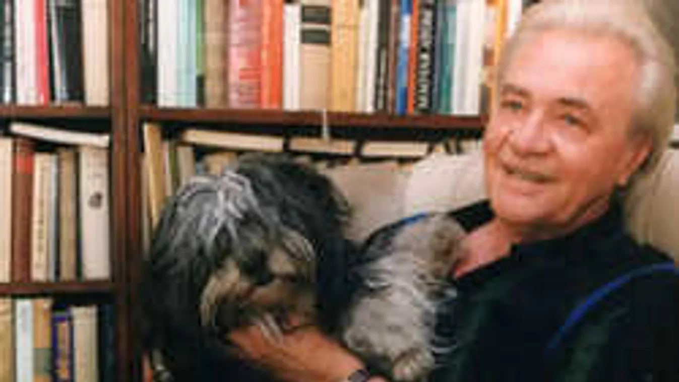 Sosem látott fotó került elő a legendás magyar színészről