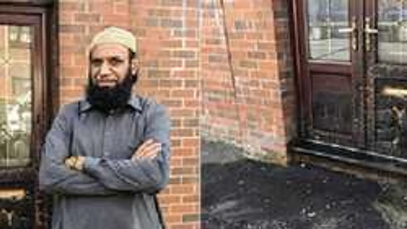 Bosszú! Felgyújtottak egy manchesteri mecsetet