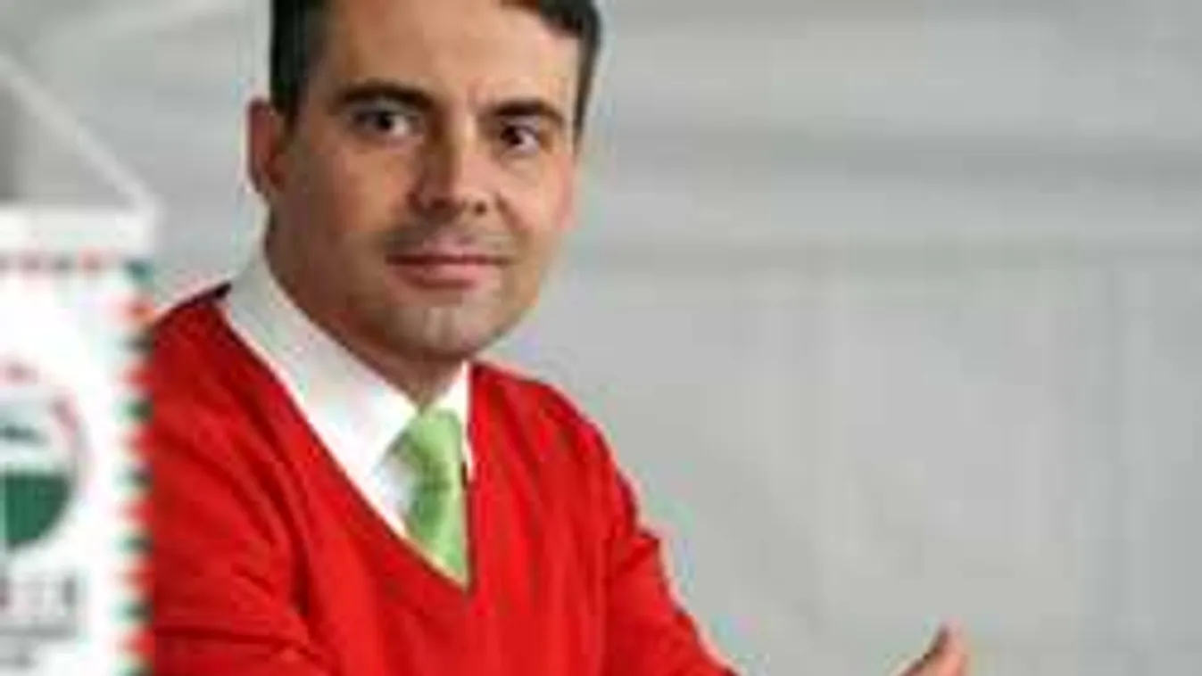 Simicska stylistot küldött Vonának. Tulipiros pulóvert adtak rá...