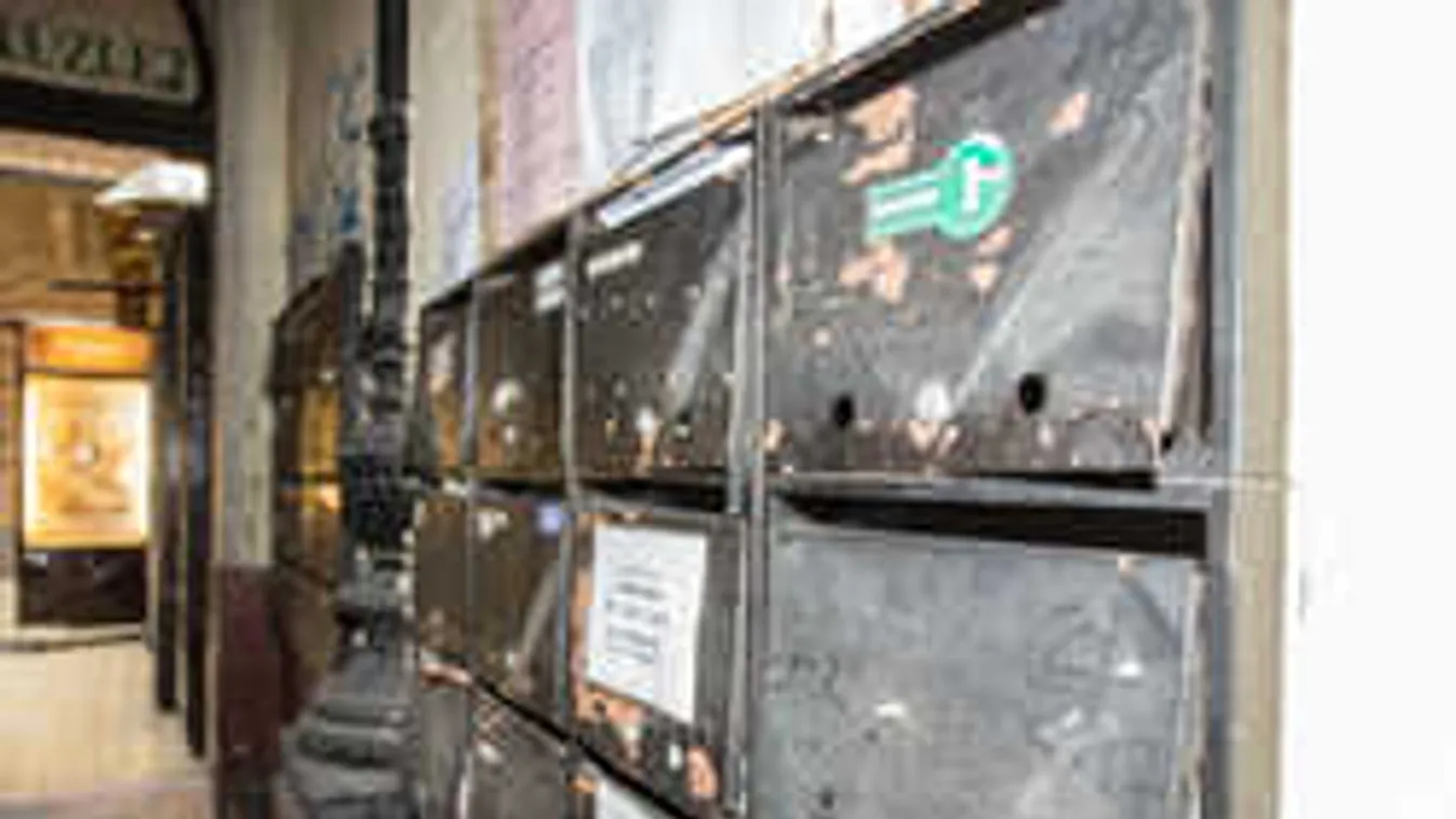 Sorra törik fel a levélszekrényeket