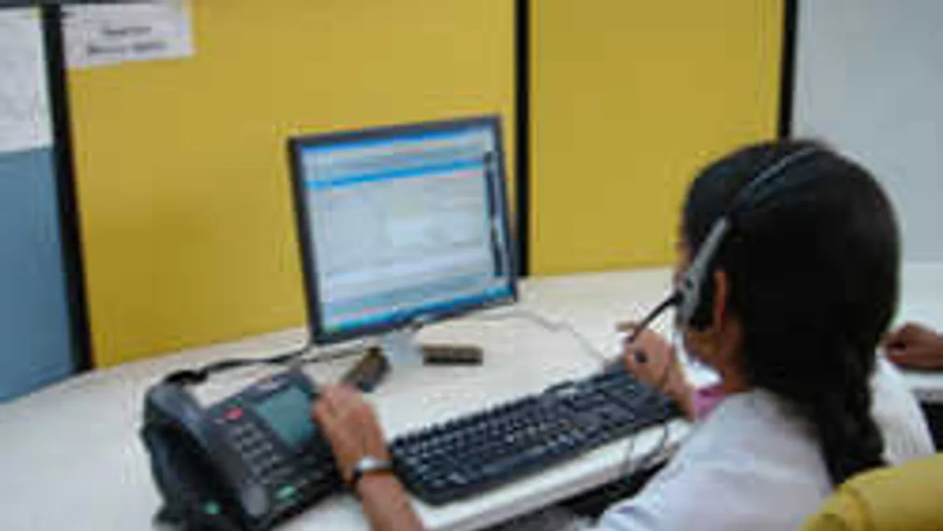 Az ablakból rántották vissza: öngyilkos akart lenni a 112-es segélyhívó operátora