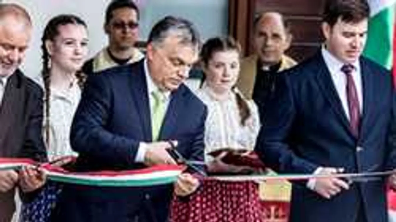 Miért köszönt Orbán Viktor még a lábasjószágnak is a hátsó udvarban?