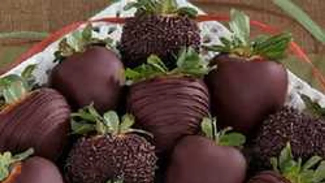 Cukor nélkül mennyei ez a csokoládés-epres álomdesszert