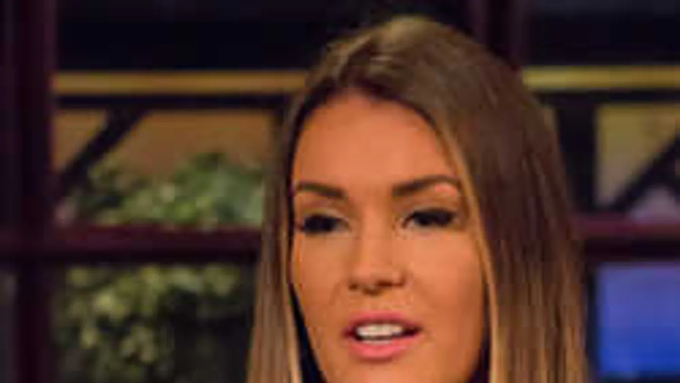 Hódi Pamela duzzadó keblei elvonták a fesztiválozók figyelmét