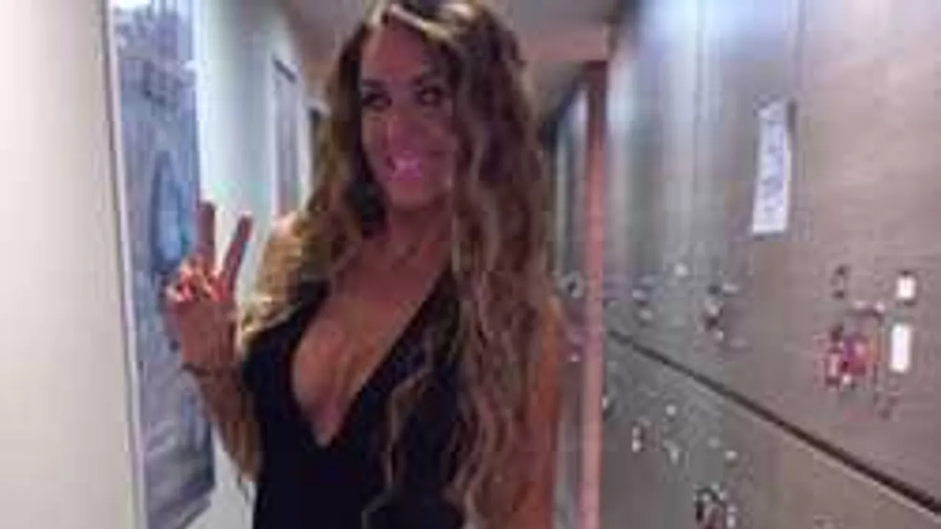 Izgató látvány nyújt: Alig takarja valami Hódi Pamela hibátlan testét