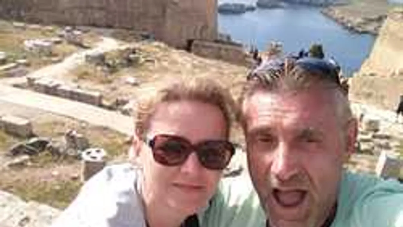 Börtön fenyegette Törökországban a magyar énekest