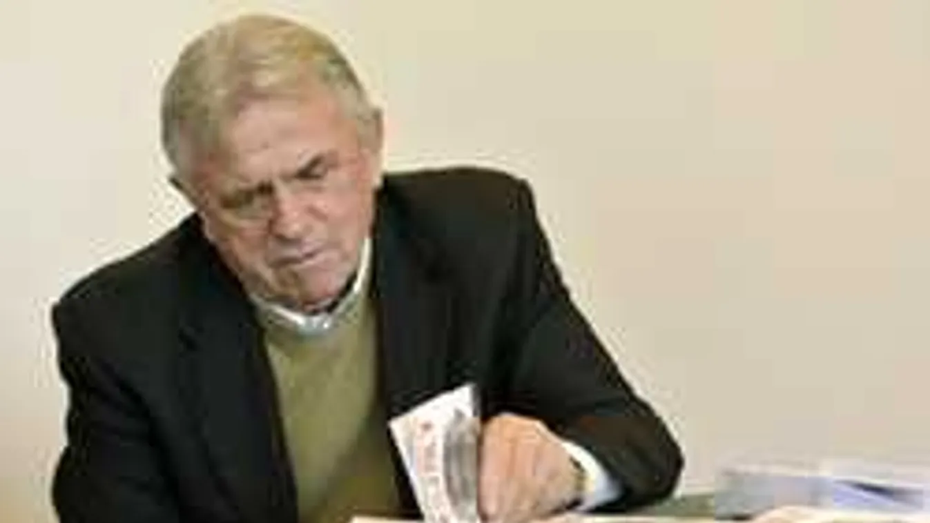 Legendánk kifakadt, Bernd Storck nem köszön neki