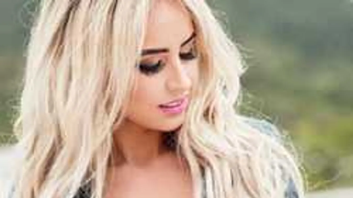 Egy szál tangában pózol a brazil szexbomba