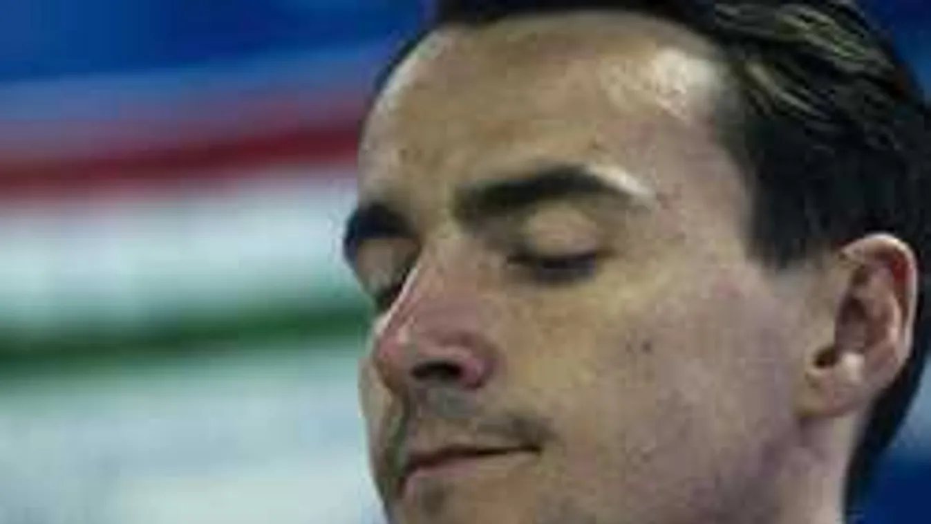 Botrány a pályán, kiakasztották Micheliszt!