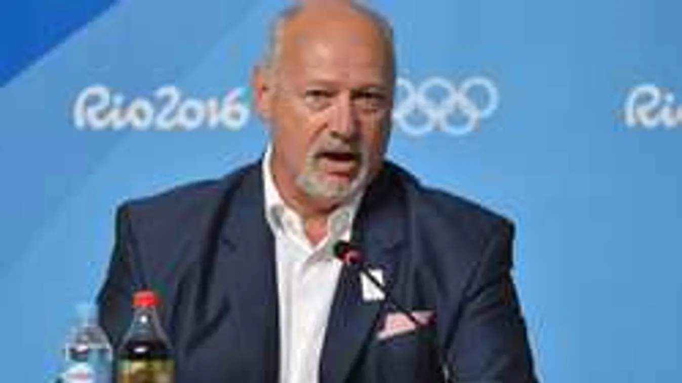 Hadüzenet az elnöktől: hagyják békén az úszóinkat!