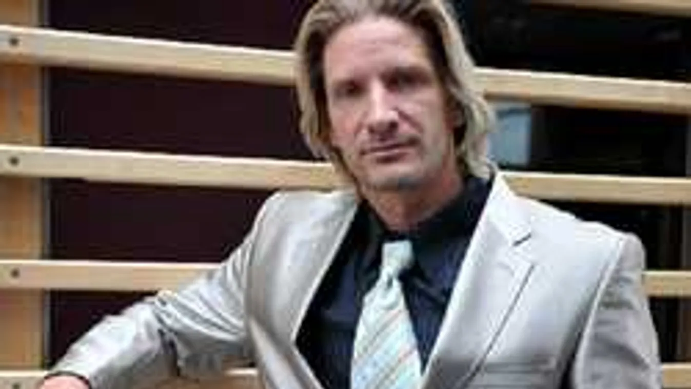 Lánya barátnőivel flörtöl az ismert magyar színész