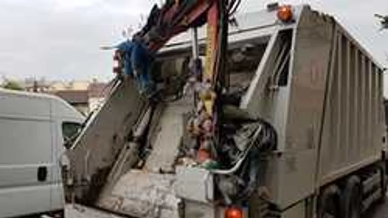 Bizarr kukásautó döbbentette meg az autósokat!