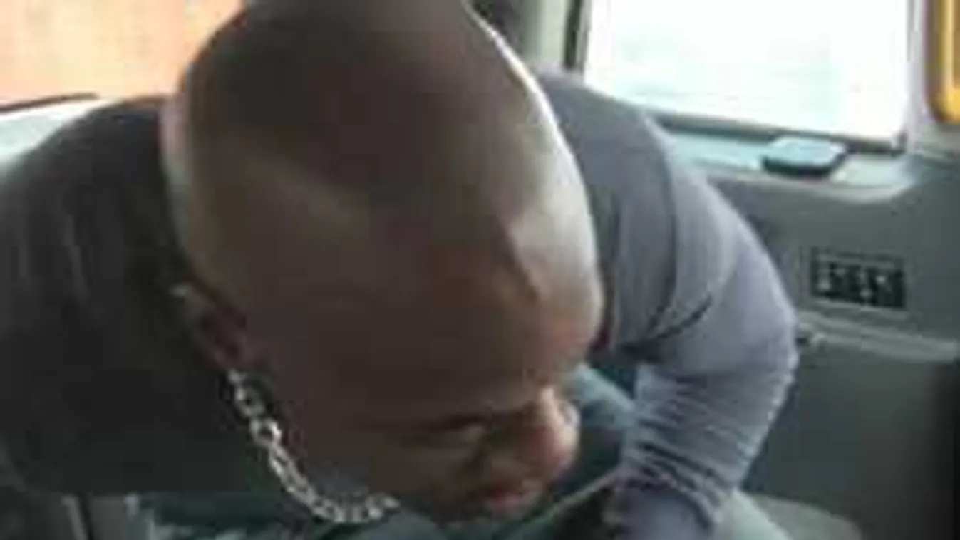 Romantikus migráns - Rózsát is hozott, majd azonnal közösülni akart...