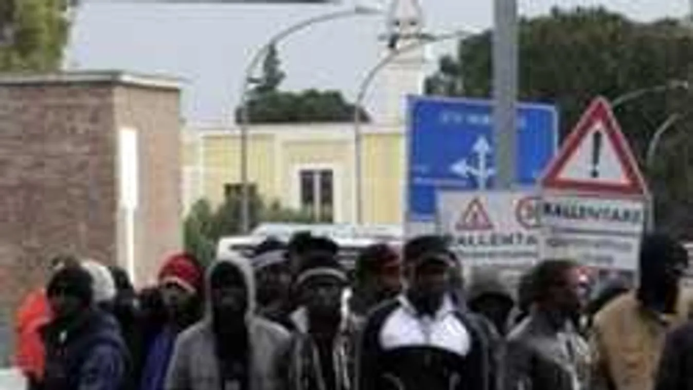 Kirabolta, leteperte és vetkőztetni kezdte a 70 éves nénit a migráns