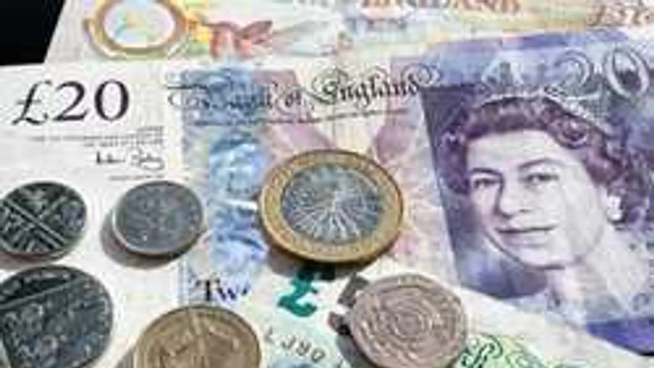 Lángba borul Nagy-Britannia a font miatt