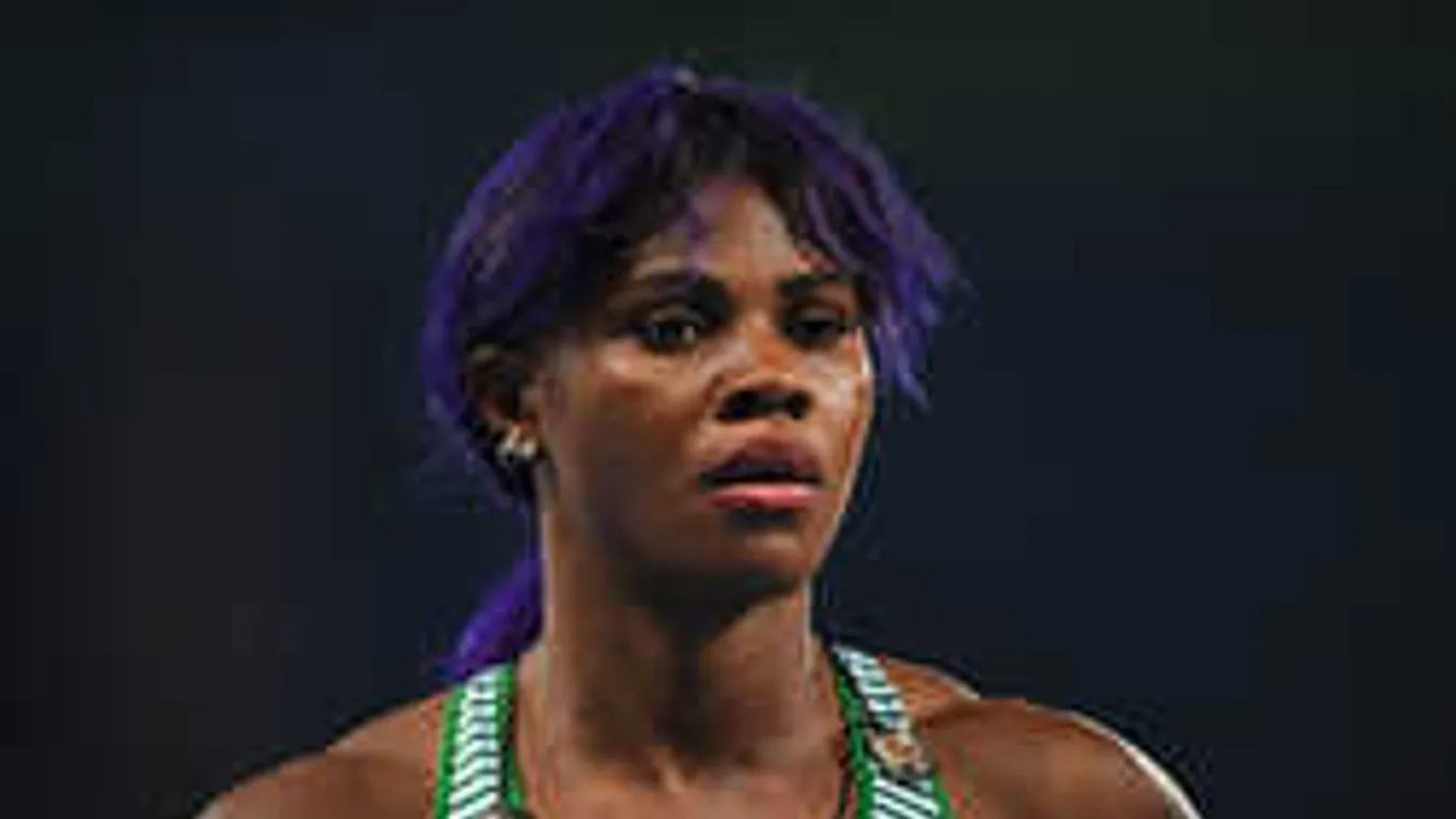 Eszméletlenül ciki videó, leesett a sportoló parókája