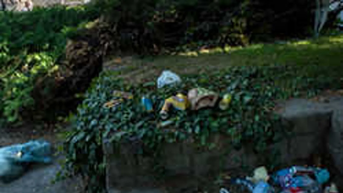 Elborította a szemétáradat Budapest legszebb helyét